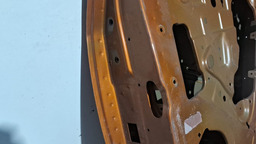 PORTA TRASEIRA DIREITA GM ONIX ACTIV  2013 A 2019 C /DETALHE DOURADO