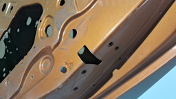 PORTA TRASEIRA DIREITA GM ONIX ACTIV  2013 A 2019 C /DETALHE DOURADO