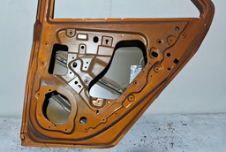 PORTA TRASEIRA DIREITA GM ONIX ACTIV  2013 A 2019 C /DETALHE DOURADO