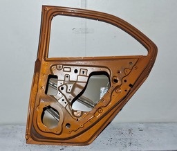 PORTA TRASEIRA DIREITA GM ONIX ACTIV  2013 A 2019 C /DETALHE DOURADO