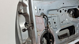 PORTA DIANTEIRA DIREITA GM CORSA JOY/MAXX 2002 A 2012 PRATEADO