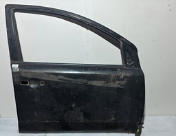 PORTA DIANTEIRA DIREITA NISSAN LIVINA 2008 A 2013COM DETALHE DIREITO PRETO