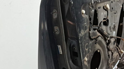 PORTA DIANTEIRA DIREITA NISSAN LIVINA 2008 A 2013COM DETALHE DIREITO PRETO