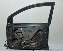 PORTA DIANTEIRA DIREITA NISSAN LIVINA 2008 A 2013COM DETALHE DIREITO PRETO