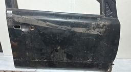 PORTA DIANTEIRA DIREITA NISSAN LIVINA 2008 A 2013COM DETALHE DIREITO PRETO