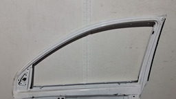 PORTA DIANTEIRA DIREITA NISSAN MARCH 2011 A 2020COOM DETALHE DIREITO BRANCO