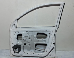 PORTA DIANTEIRA DIREITA NISSAN MARCH 2011 A 2020COOM DETALHE DIREITO BRANCO