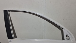 PORTA DIANTEIRA DIREITA NISSAN MARCH 2011 A 2020COOM DETALHE DIREITO BRANCO