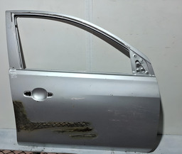 PORTA DIANTEIRA DIREITA NISSAN VERSA 2013 A 2018 COM DETALHE DIREITO PRATEADO