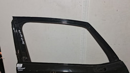 PORTA DIANTEIRA DIREITA JEEP RENEGADE 2015 A 2022 C/ DETALHE PRETO