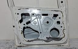 PORTA DIANTEIRA ESQUERDO FIAT MOBI 2016 A 2024 COM DETALHE BRANCO