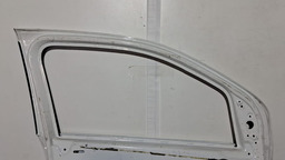 PORTA DIANTEIRA ESQUERDO FIAT MOBI 2016 A 2024 COM DETALHE BRANCO