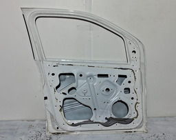 PORTA DIANTEIRA ESQUERDO FIAT MOBI 2016 A 2024 COM DETALHE BRANCO
