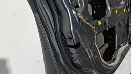 PORTA DIANTEIRA ESQUERDO HONDA FIT 2004 A 2008 COM DETALHE PRETO