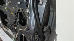 PORTA DIANTEIRA ESQUERDO HONDA FIT 2004 A 2008 COM DETALHE PRETO