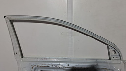 PORTA DIANTEIRA ESQUERDO TOYOTA YARIS 2018 A 2024 C/DETALHE PRATEADO