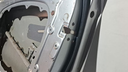 PORTA DIANTEIRA DIREITA HYUNDAI I30 2012 A 2016 COM DETALHE DIREITO PRATEADO