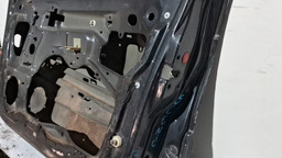 PORTA DIANTEIRA DIREITA RENAULT SCENIC 2002 A 2009 C/DETALHE DIREITO PRETO