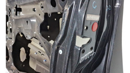 PORTA DIANTEIRA DIREITA RENAULT SCENIC 2002 A 2009 C/DETALHE DIREITO PRETO