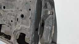 PORTA DIANTEIRA ESQUERDA GM ASTRA 1998 A 2011 COM DETALHE ESQUERDO PRETO