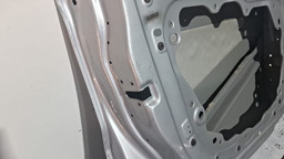 PORTA DIANTEIRA ESQUERDA FIAT TORO 2016 A 2024 COM DETALHE ESQUERDO PRATEADO