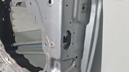 PORTA DIANTEIRA ESQUERDA FIAT TORO 2016 A 2024 COM DETALHE ESQUERDO PRATEADO