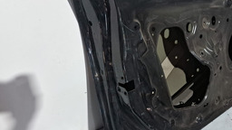 PORTA DIANTEIRA ESQUERDA GM ONIX 2020 A 2022 COM DETALHE ESQUERDO PRETO