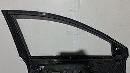 PORTA DIANTEIRA ESQUERDA GM ONIX 2020 A 2022 COM DETALHE ESQUERDO PRETO