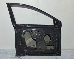 PORTA DIANTEIRA ESQUERDA GM ONIX 2020 A 2022 COM DETALHE ESQUERDO PRETO