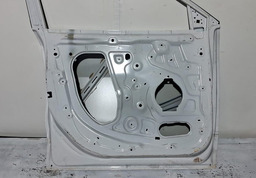 PORTA DIANTEIRA ESQUERDA GM TRACKER 2021 A 2024 COM DETALHE ESQUERDO BRANCO