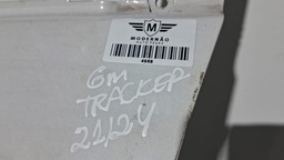 PORTA DIANTEIRA ESQUERDA GM TRACKER 2021 A 2024 COM DETALHE ESQUERDO BRANCO