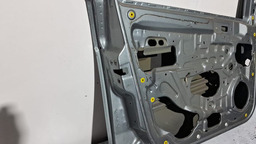 PORTA DIANTEIRA ESQUERDA FIAT PALIO 2014 A 2020 COM DETALHE ESQUERDO CINZA