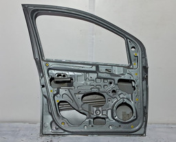 PORTA DIANTEIRA ESQUERDA FIAT PALIO 2014 A 2020 COM DETALHE ESQUERDO CINZA