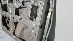 PORTA DIANTEIRA ESQUERDA FIAT UNO 2004 A 2013 COM DETALHE ESQUERDO PRATEADO