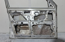 PORTA DIANTEIRA ESQUERDA FIAT UNO 2004 A 2013 COM DETALHE ESQUERDO PRATEADO