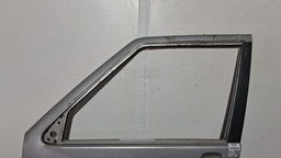 PORTA DIANTEIRA ESQUERDA FIAT UNO 2004 A 2013 COM DETALHE ESQUERDO PRATEADO