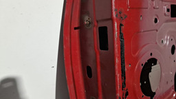 PORTA DIANTEIRA DIREITA RENAULT LOGAN 2007 A 2013 COM FURO VERMELHO
