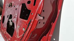 PORTA DIANTEIRA DIREITA RENAULT LOGAN 2007 A 2013 COM FURO VERMELHO