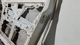 PORTA DIANTEIRA DIREITA FIAT UNO 1984 A 2003 COM DETALHE DIREITO PRATEADO