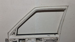 PORTA DIANTEIRA DIREITA FIAT UNO 1984 A 2003 COM DETALHE DIREITO PRATEADO
