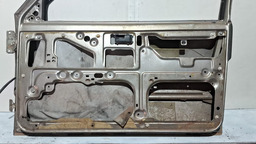 PORTA DIANTEIRA DIREITA FIAT UNO 2004 A 2013 COM DETALHE DIREITO PRATEADO