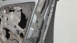 PORTA DIANTEIRA DIREITA FIAT PAILO 2008 A 2012 COM DETALHE DIREITO PRATEADO