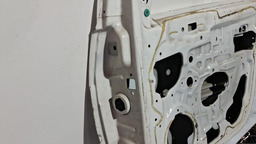 PORTA DIANTEIRA DIREITA FIAT GRAND SIENA 2014 A 2020  DIREITO BRANCO