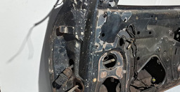 PORTA DIANTEIRA DIREITA GM VECTRA 1999 A 2005 COM DETALHE DIREITO PRETO