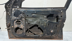 PORTA DIANTEIRA DIREITA GM VECTRA 1999 A 2005 COM DETALHE DIREITO PRETO