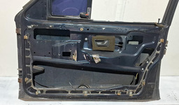 PORTA DIANTEIRA DIREITA VW SANTANA 1998 A 2006 COM DETALHE PRETO