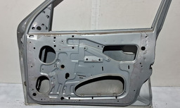 PORTA DIANTEIRA DIREITA GM CELTA 2000 A 2016 COM DETALHE DIREITO PRATEADO