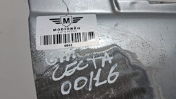 PORTA DIANTEIRA DIREITA GM CELTA 2000 A 2016 COM DETALHE DIREITO PRATEADO