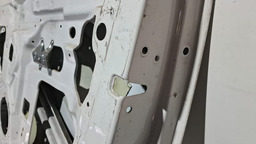 PORTA DIANTEIRA DIREITA VW FOX 2003 A 2009 COM DETALHE DIREITO BRANCO