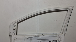 PORTA DIANTEIRA DIREITA VW FOX 2003 A 2009 COM DETALHE DIREITO BRANCO